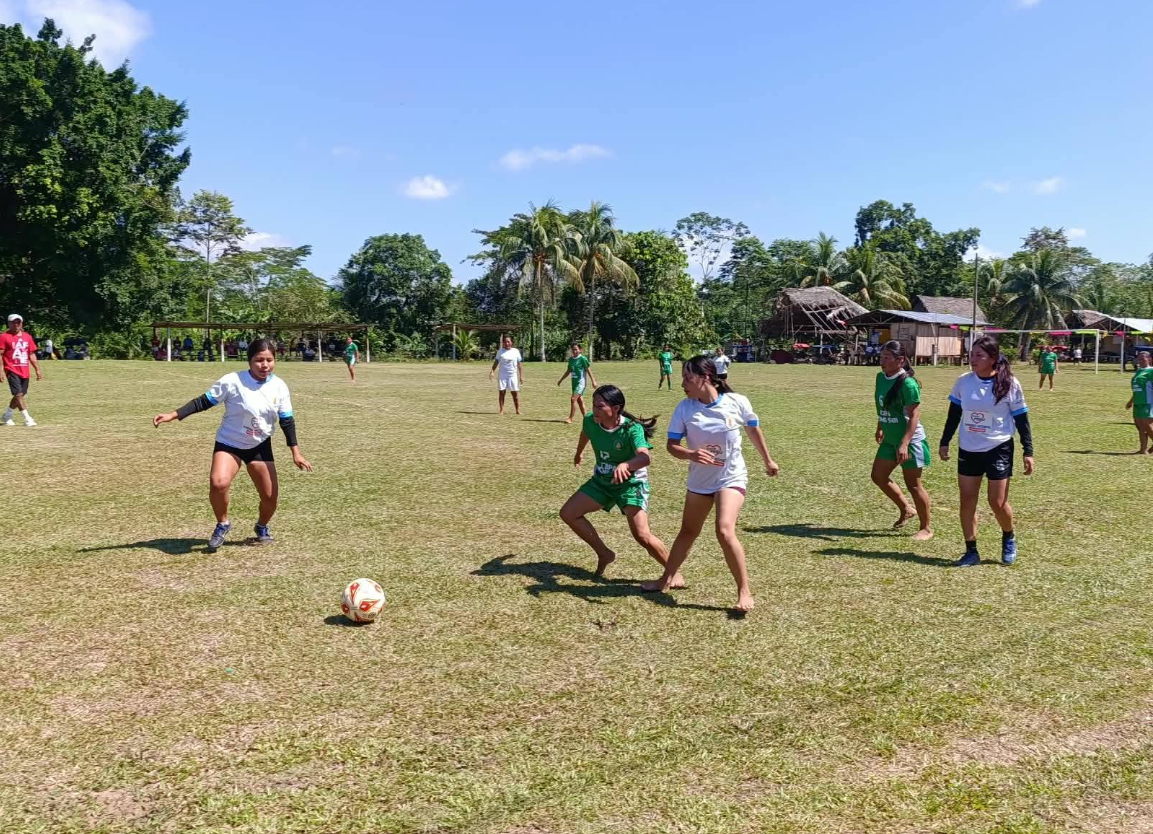 Foto adicional — Elegimos a nuestras reinas de belleza, hicimos deporte…