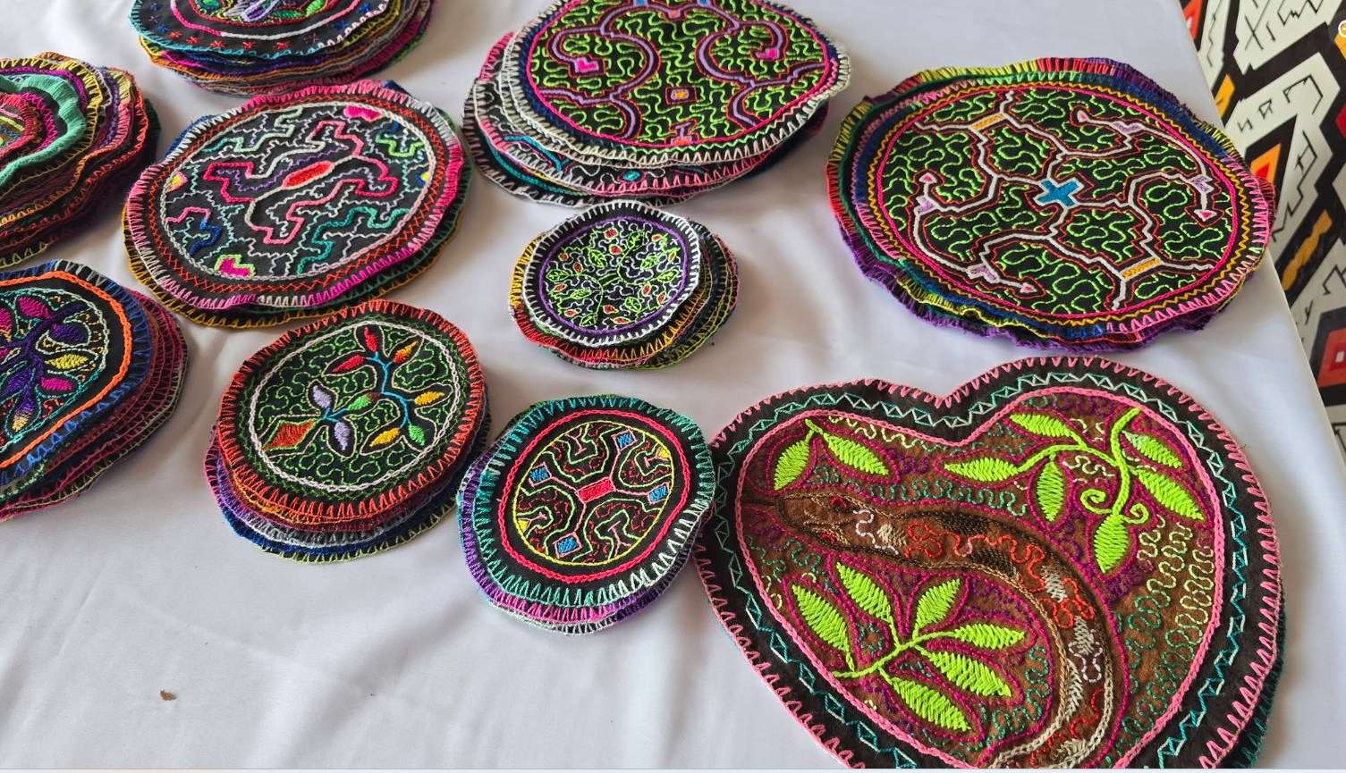 Foto adicional — Nuestras mujeres artesanas de nuestra comunidad están…