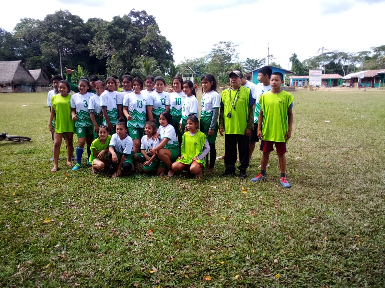 Selección escolar participa en los juegos deportivos