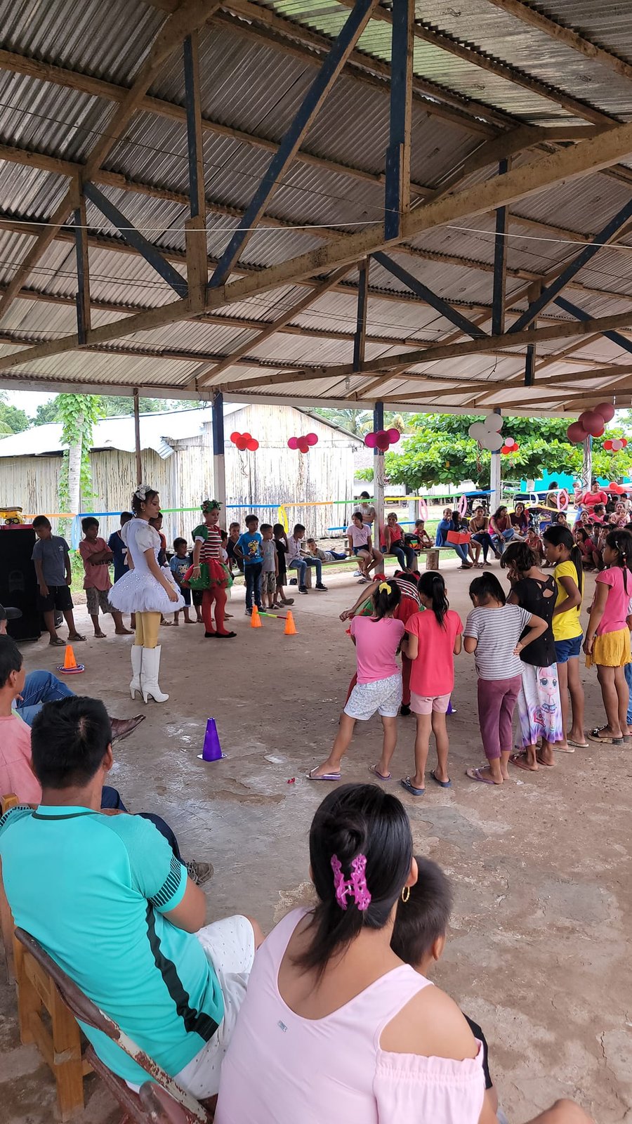 Foto adicional — Con alegria nuestros niños celebraron la navidad en la…
