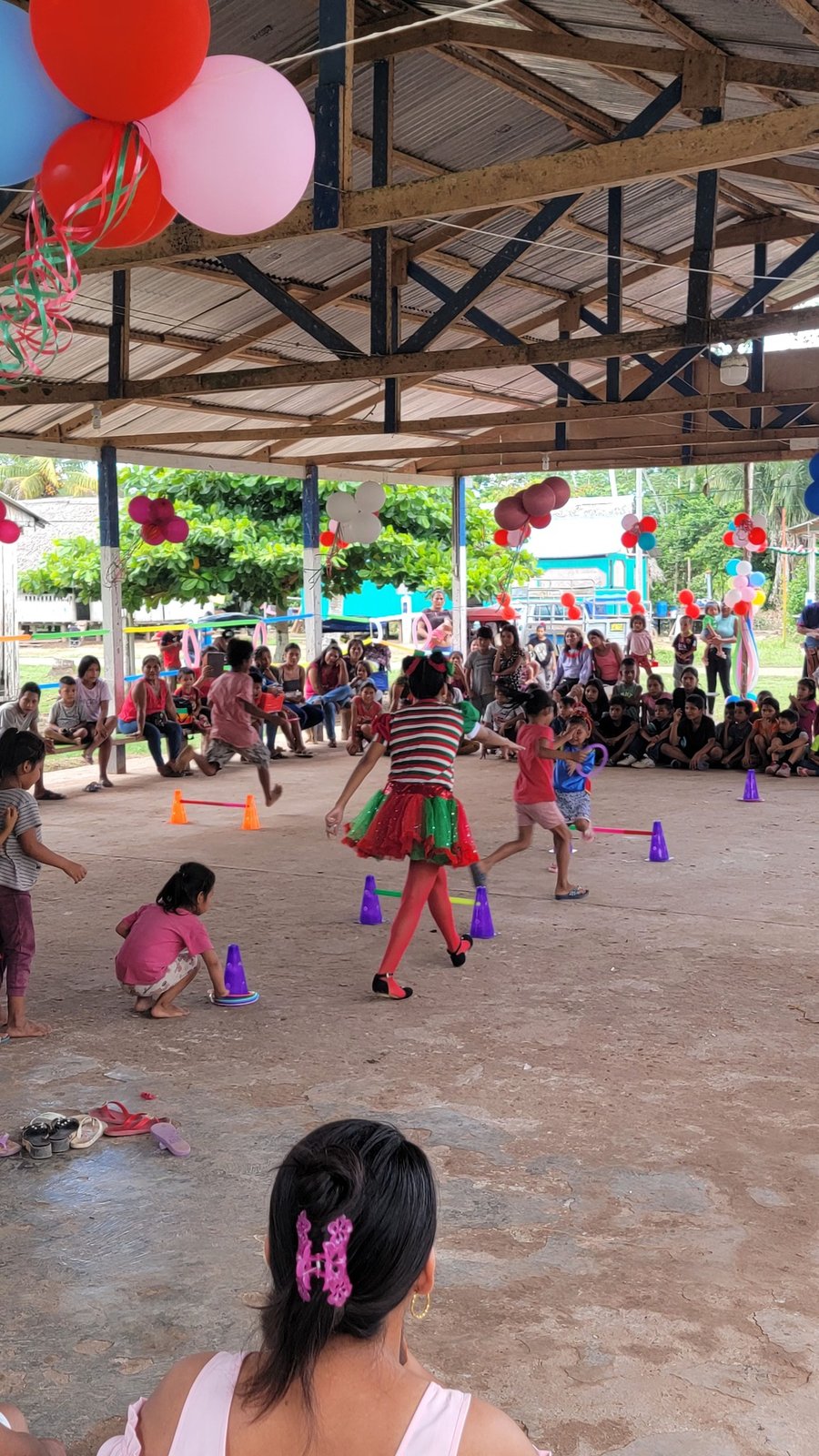 Foto adicional — Con alegria nuestros niños celebraron la navidad en la…