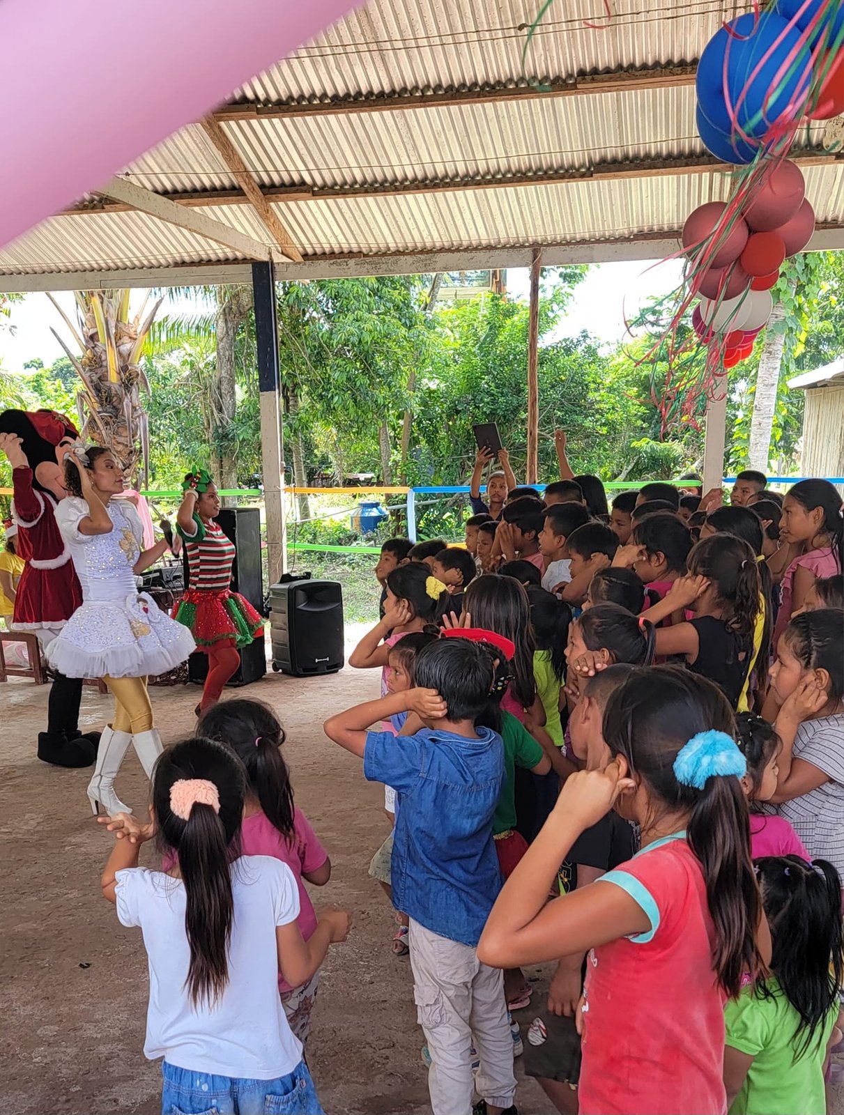 Foto adicional — Con alegria nuestros niños celebraron la navidad en la…