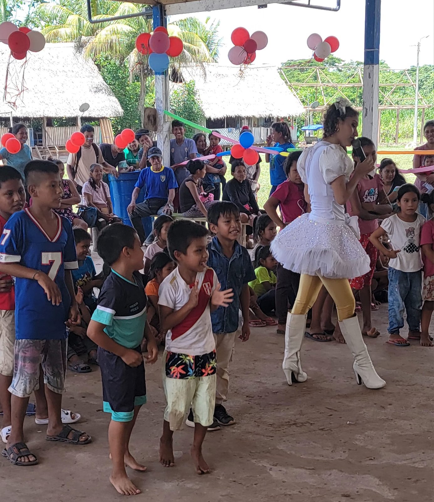 Foto adicional — Con alegria nuestros niños celebraron la navidad en la…