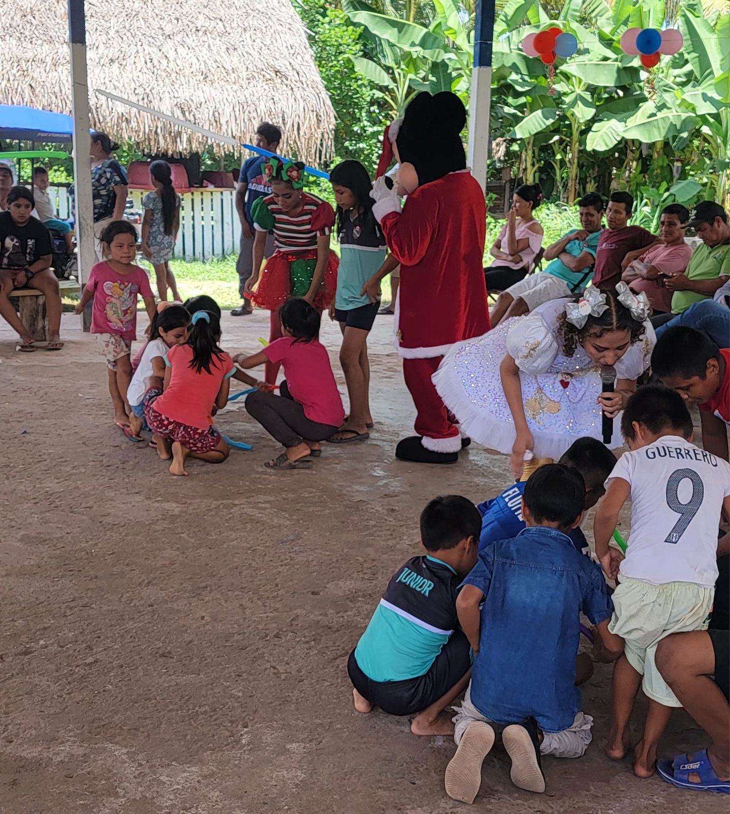 Foto adicional — Con alegria nuestros niños celebraron la navidad en la…