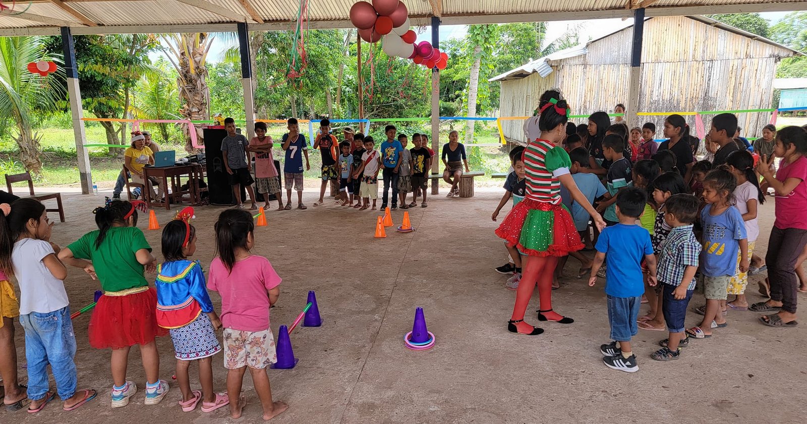 Foto adicional — Con alegria nuestros niños celebraron la navidad en la…