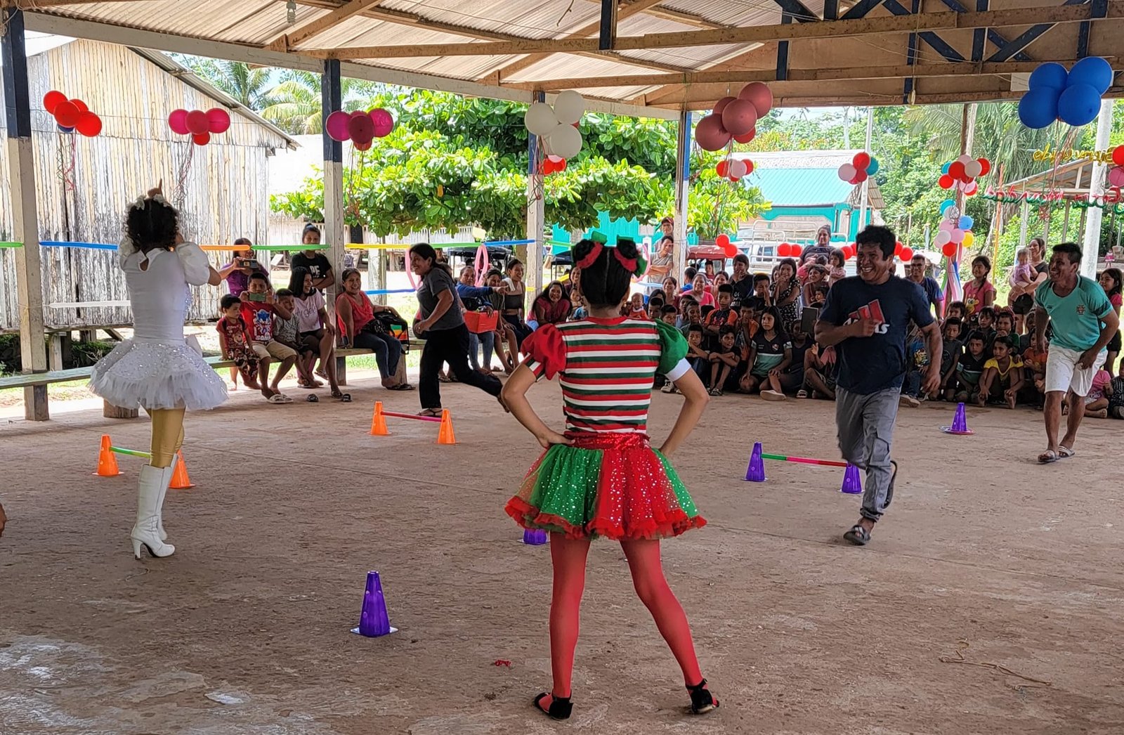 Foto adicional — Con alegria nuestros niños celebraron la navidad en la…