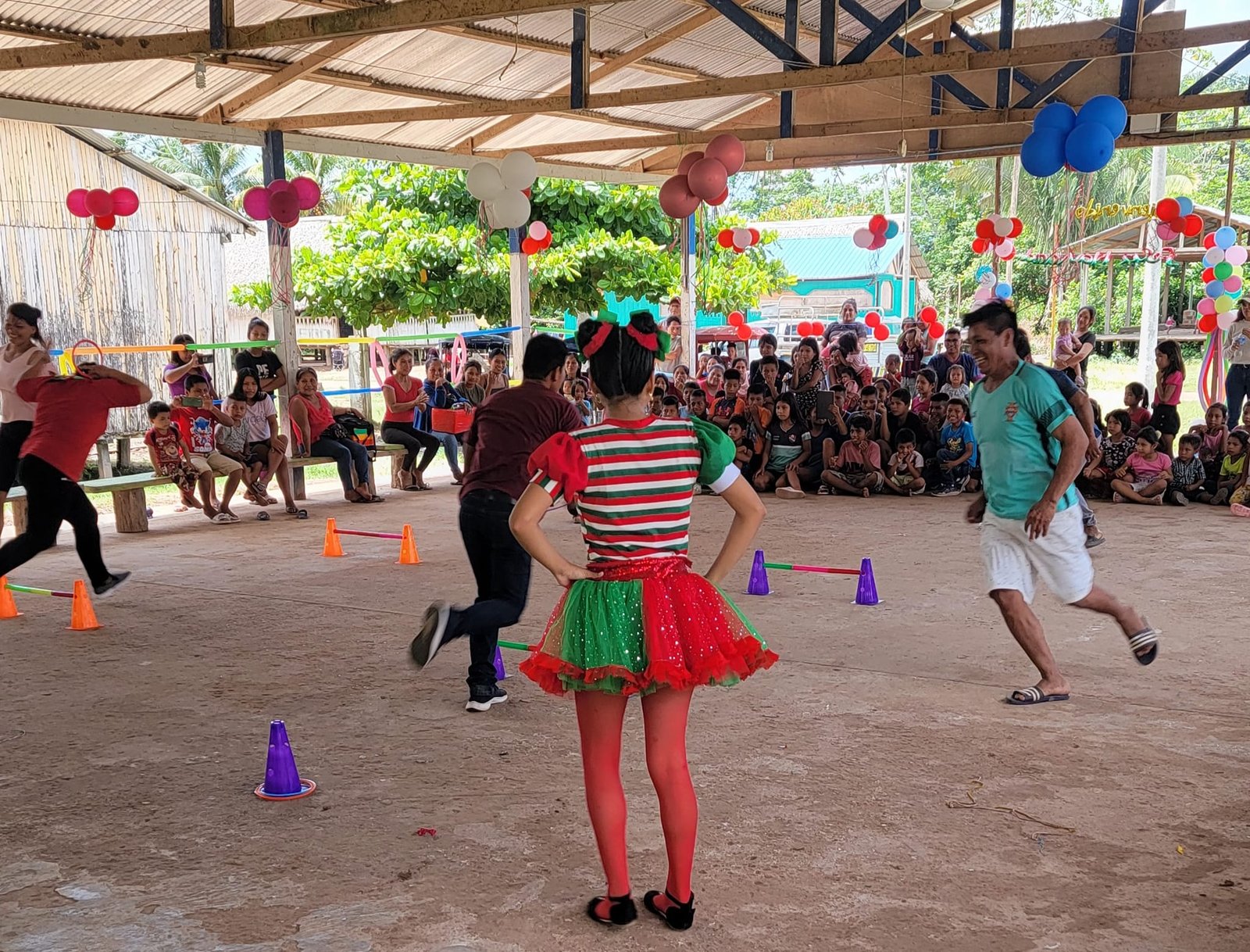Foto adicional — Con alegria nuestros niños celebraron la navidad en la…