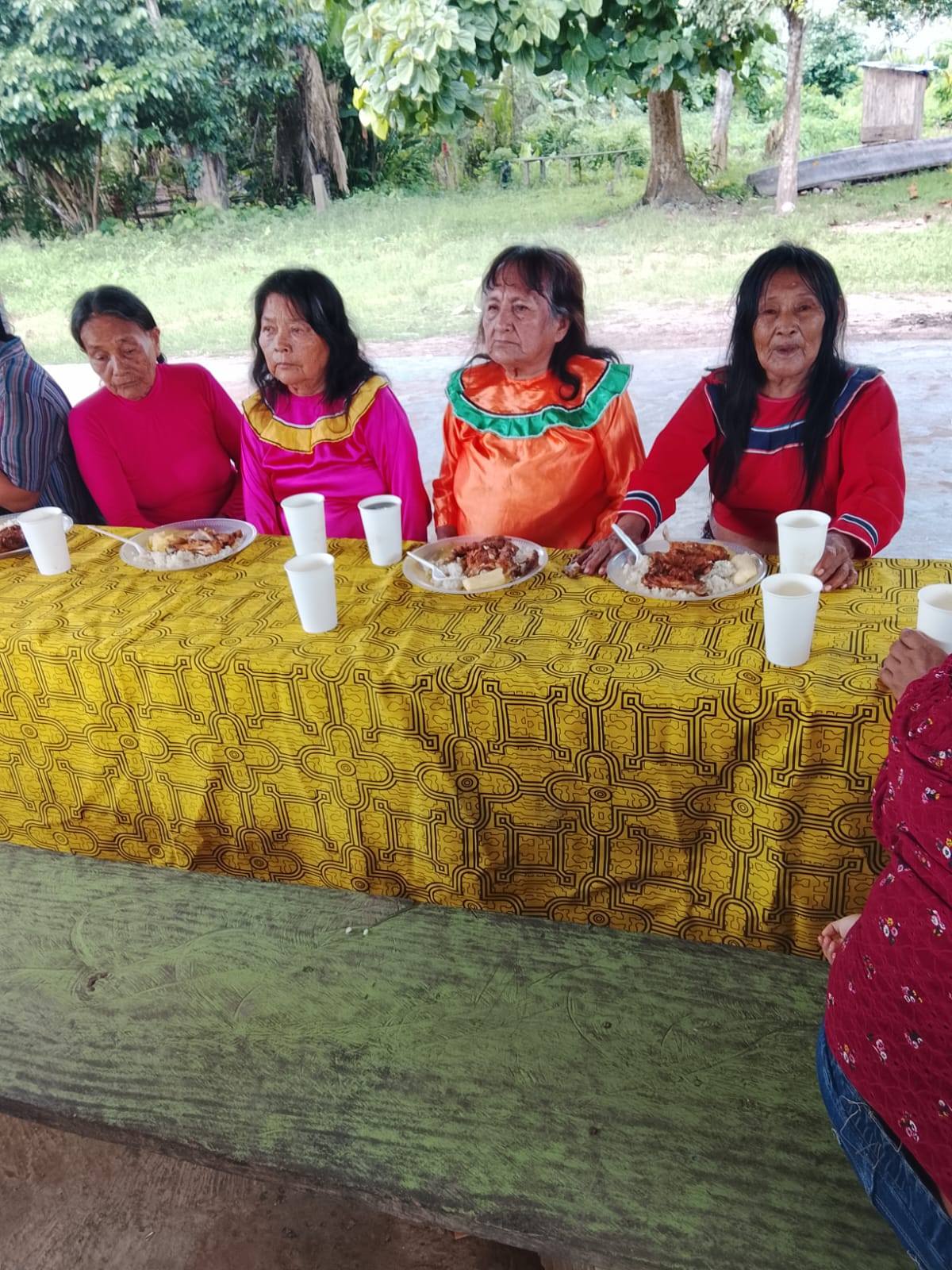 Almuerzo comunal por el Día de la Madre