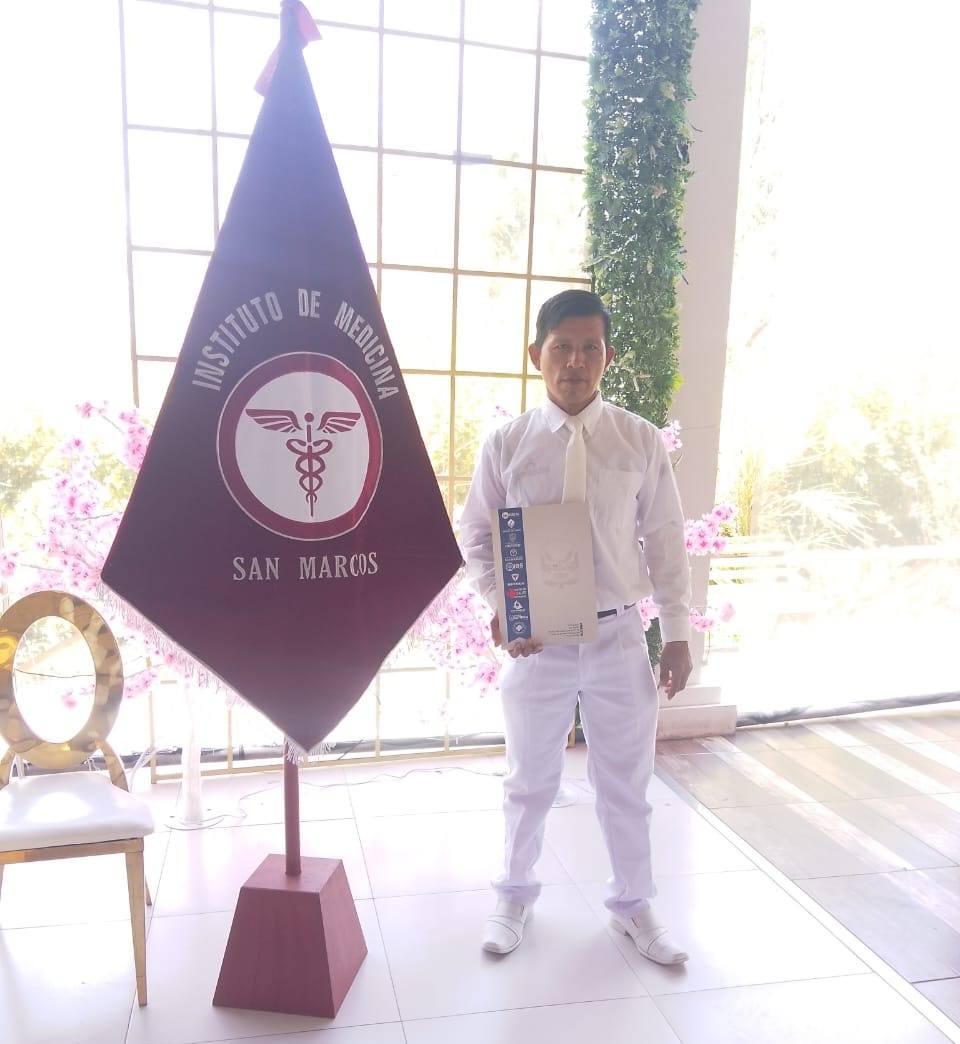 Documento 1 de la noticia Alex Soria Bardales recibe título de enfermería técnica
